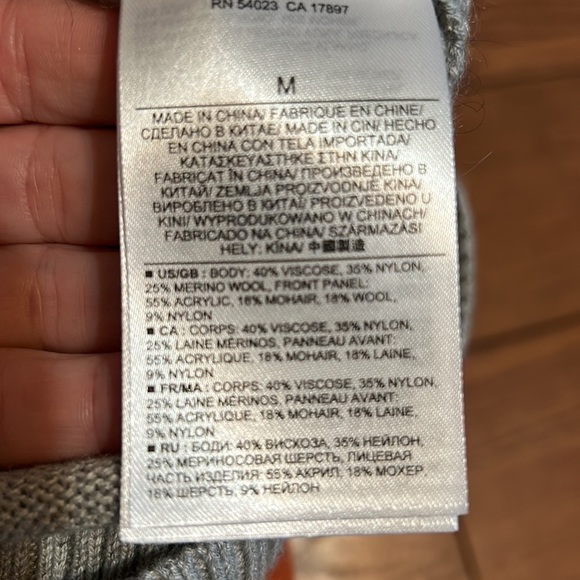 Banana Republic Italian Yarn sweater - Picture 9 of 9